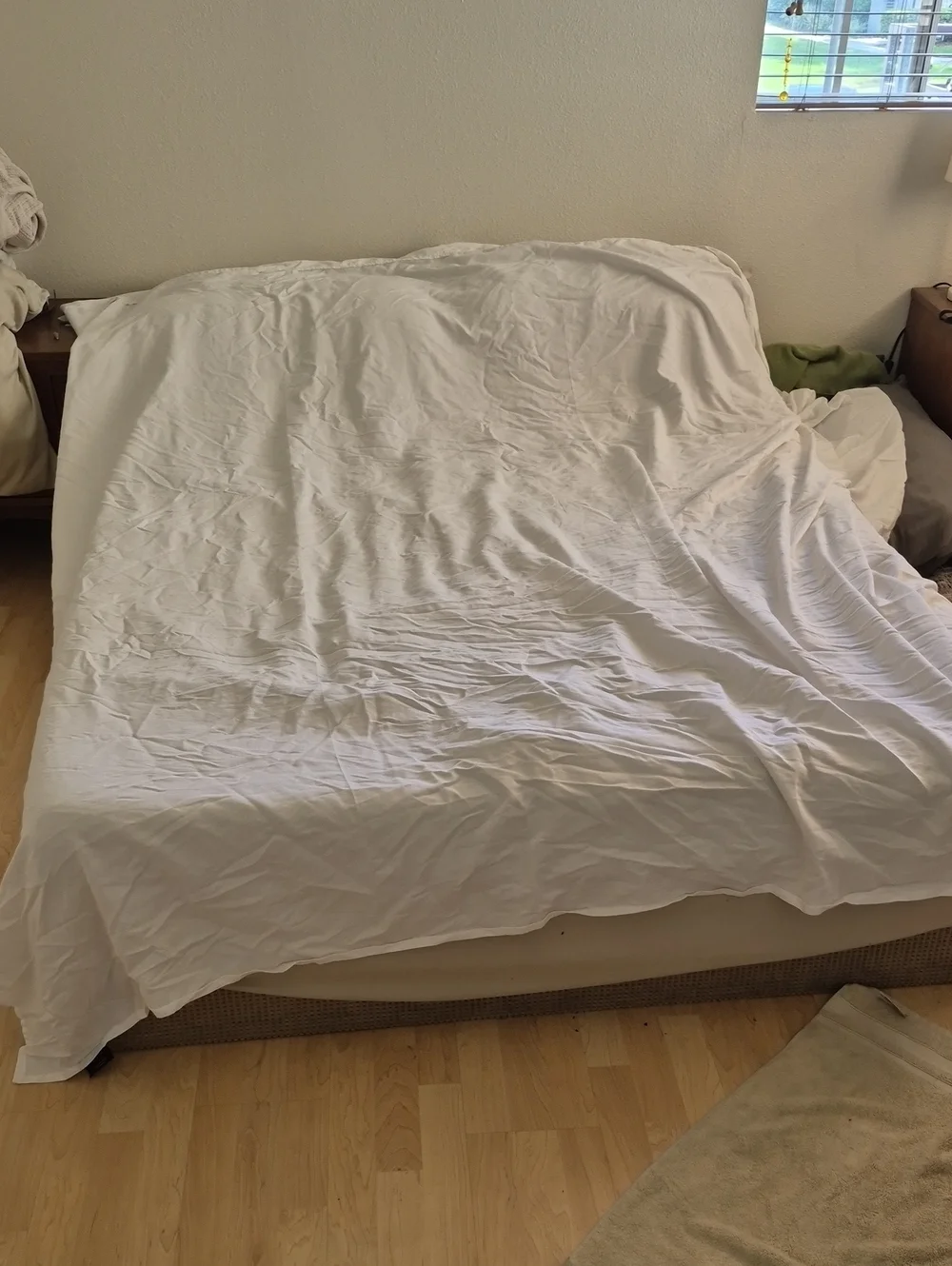 Beautyrest Black Queen Size Fitted Sheet & Sheet White